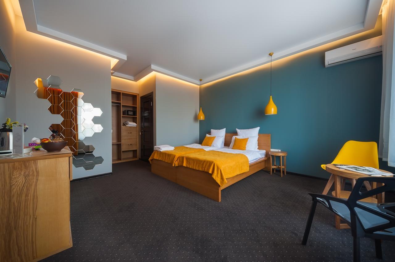 Beehive Hotel Odesa Exterior photo