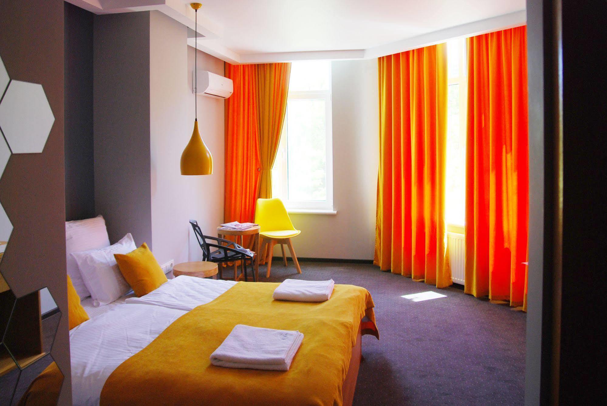 Beehive Hotel Odesa Exterior photo