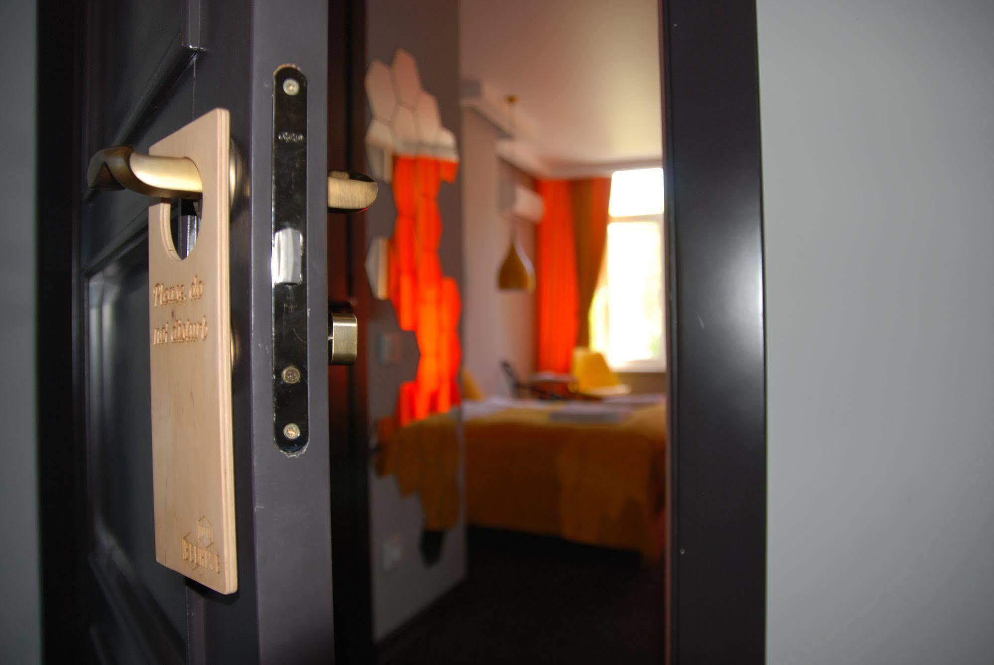 Beehive Hotel Odesa Exterior photo